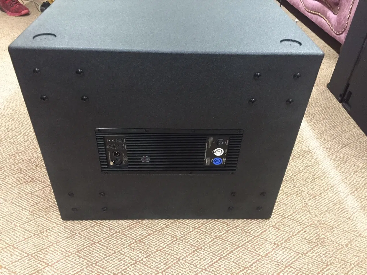 Vrx918 Single 18 Inch Subwoofe - đánh giá và giá Subwoofer